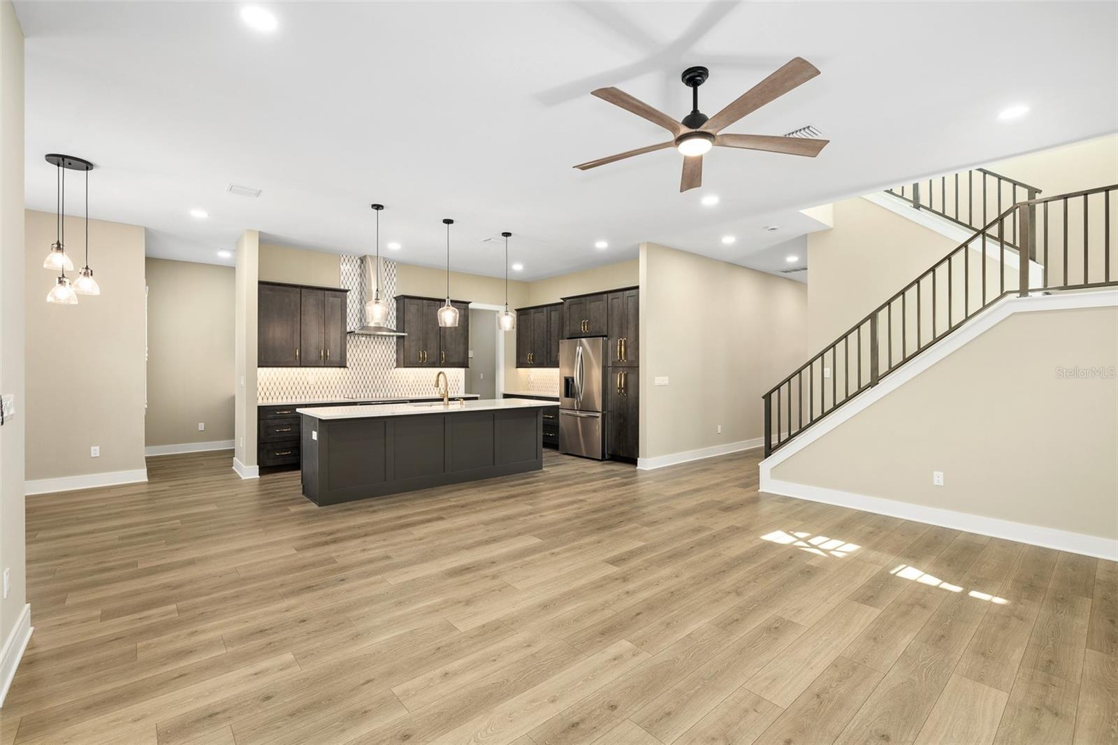 RIVERCREST - Residential