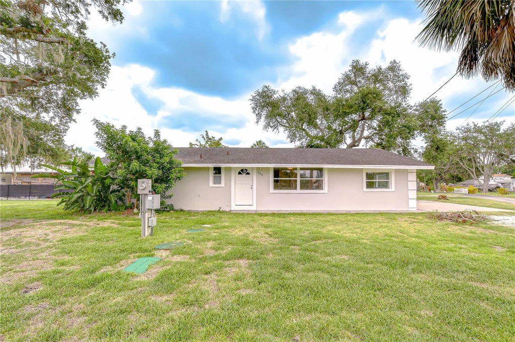 Photo of 204 7th Street SW, Ruskin, FL 33570 (MLS # TB8515203)