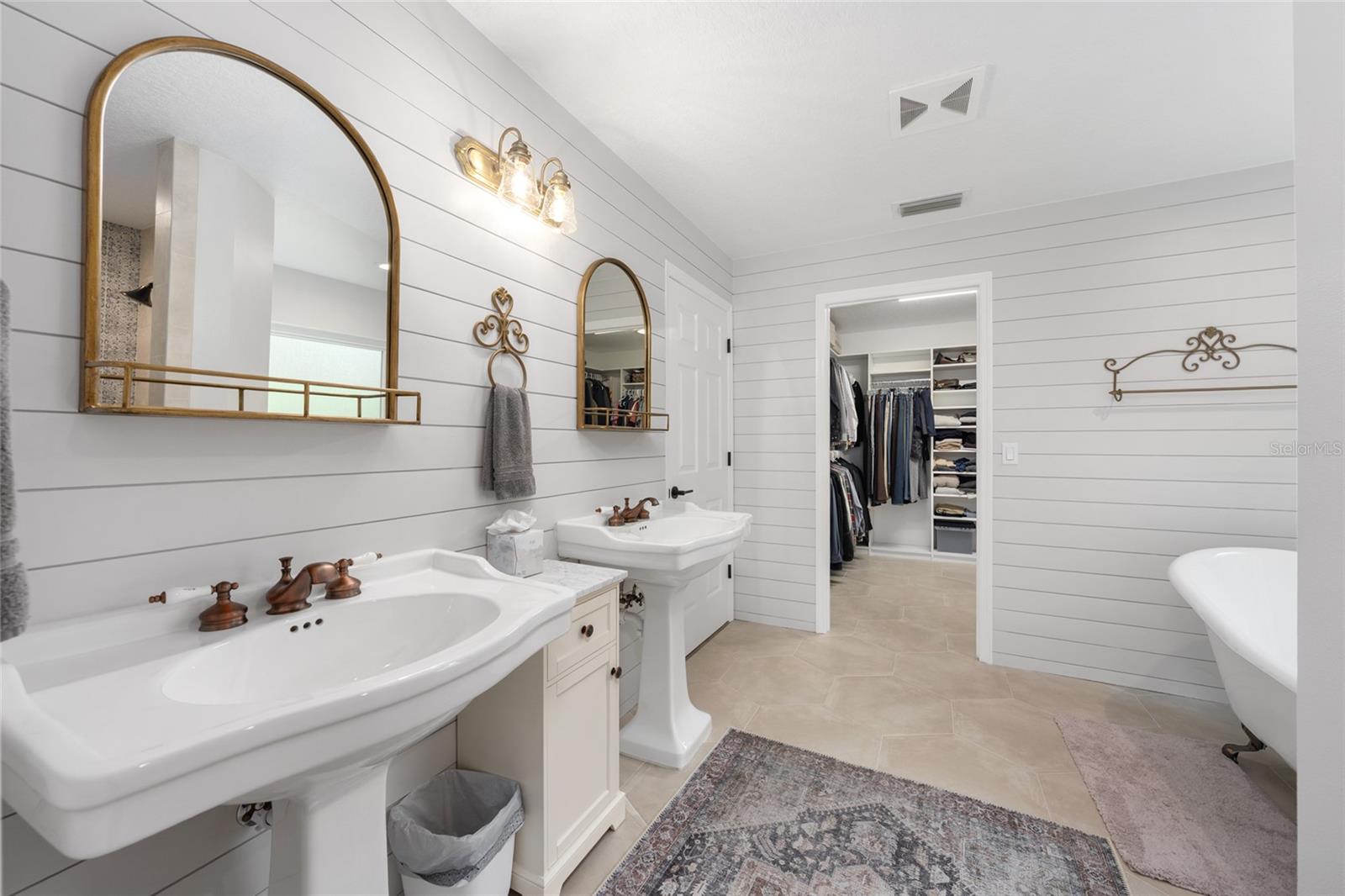 GOLDEN HILLS TURF & COUNTRY CLUB - Residential