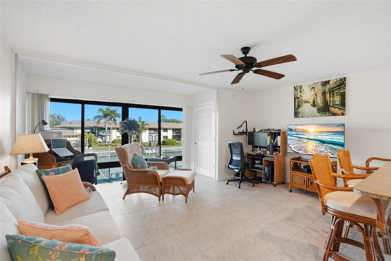 VILLAS DE GOLF CONDO - Residential