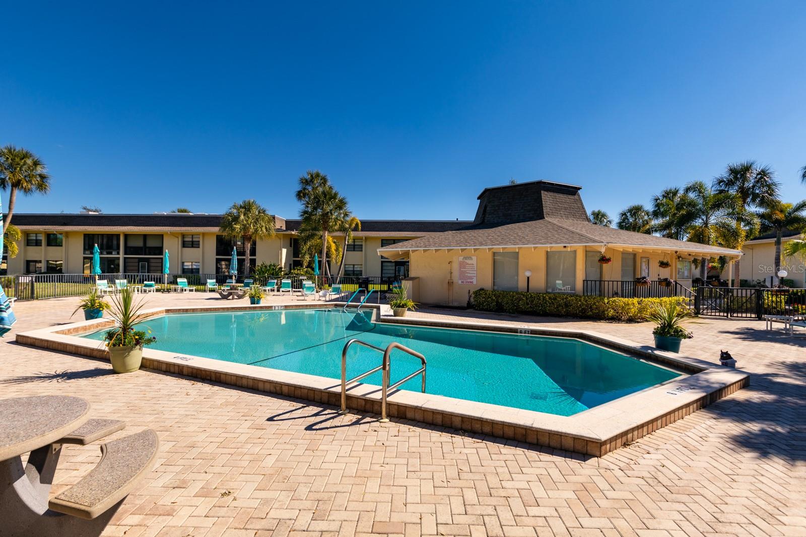 VILLAS DE GOLF CONDO - Residential