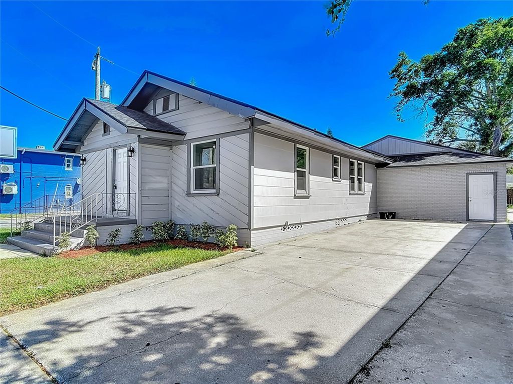 Photo of 547 N Ridgewood Avenue, Daytona Beach, FL 32114 (MLS # O6299469)