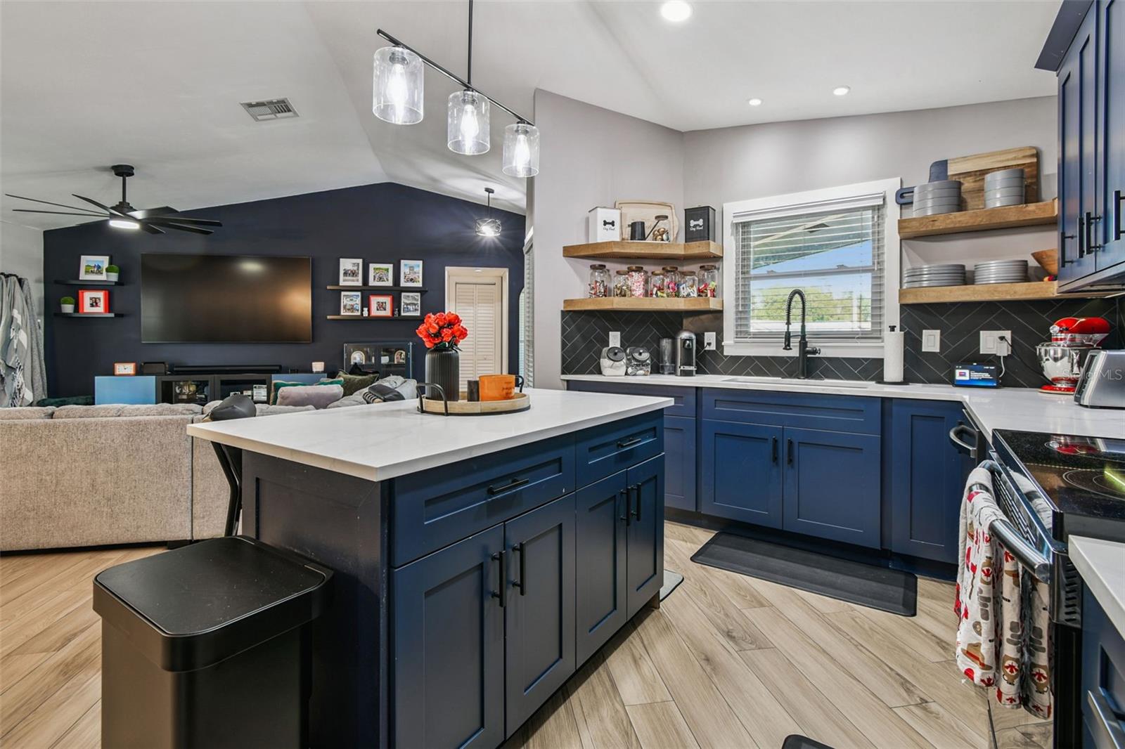 BRANDON LAKEWOOD ESTATES ADD - Residential