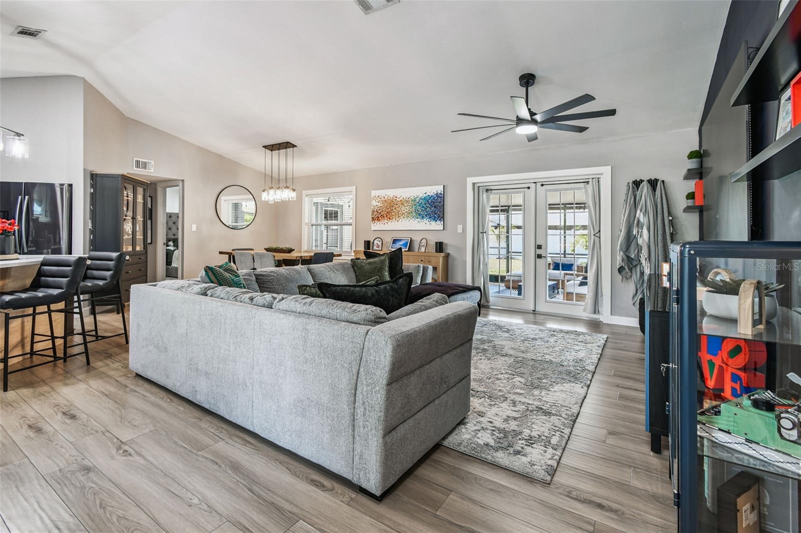 1729 LAKE CREST AVENUE