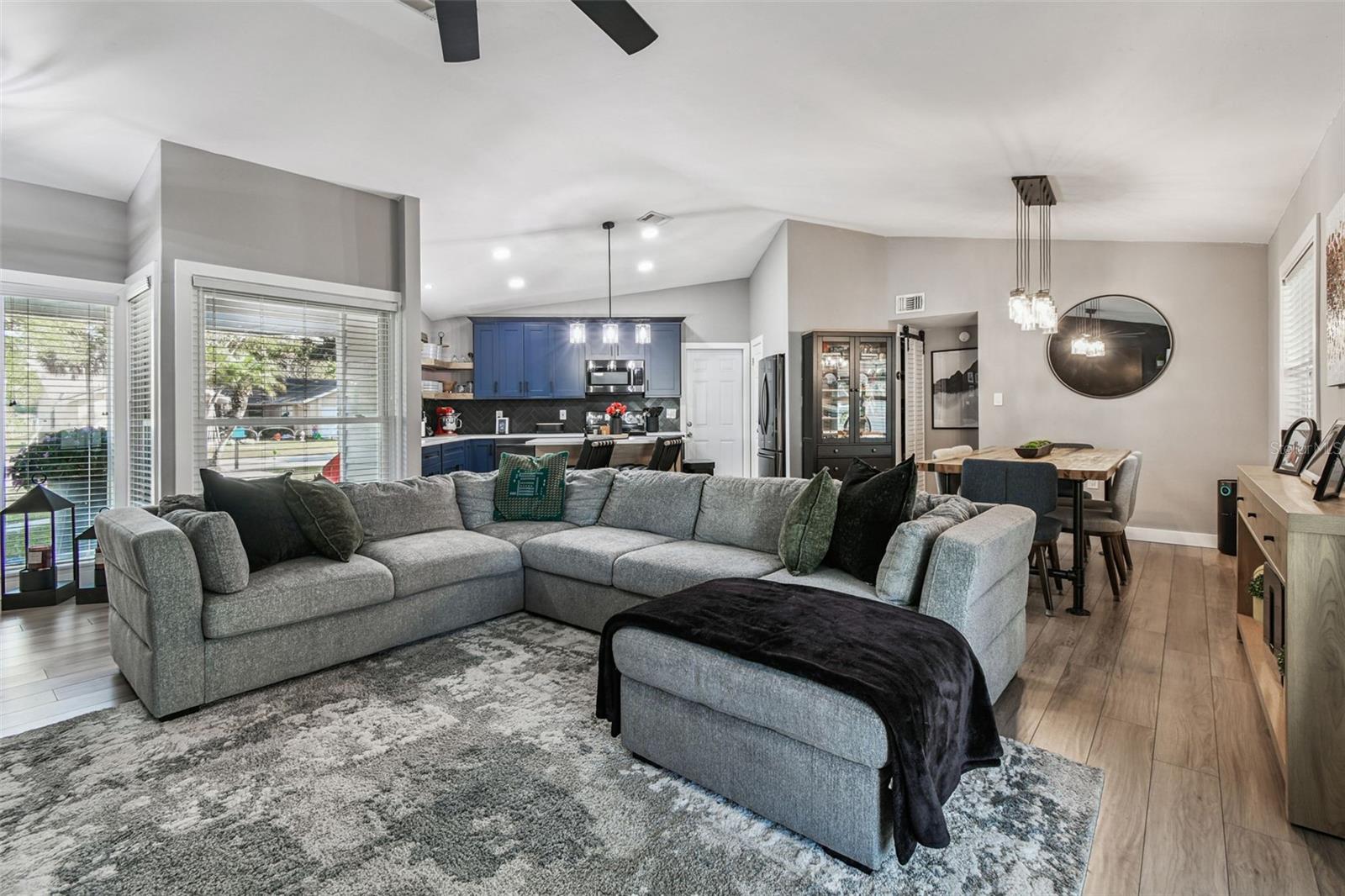 1729 LAKE CREST AVENUE