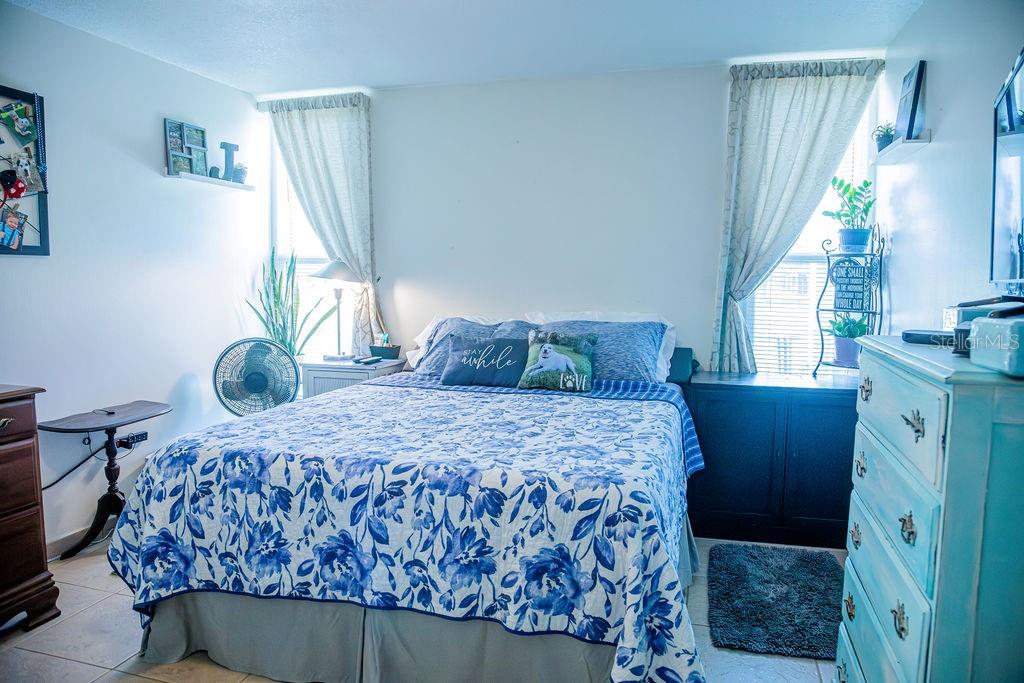 LAKESHORE CLUB - Residential