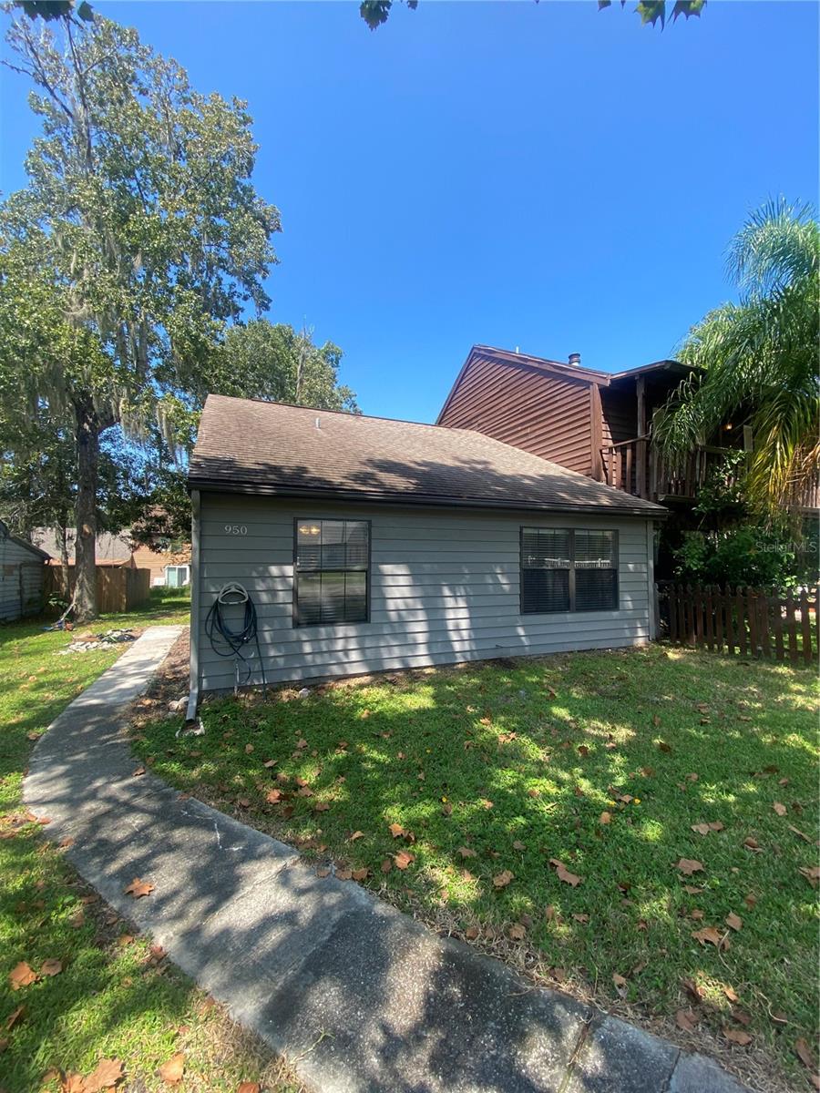 Remodeled Townhouse in Candlelight. 2 Bedrooms / 2 Baths with Fenced in Back Yard and Patio. Tile and Laminate floors throughout. Cathedral ceilings in living room. Washer and Dryer included. Ceiling fans in all rooms. Candlelight is conveniently located in the heart of Brookville. Within minutes from Grocery Stores, Retail, I 75, Suncoast Expressway.