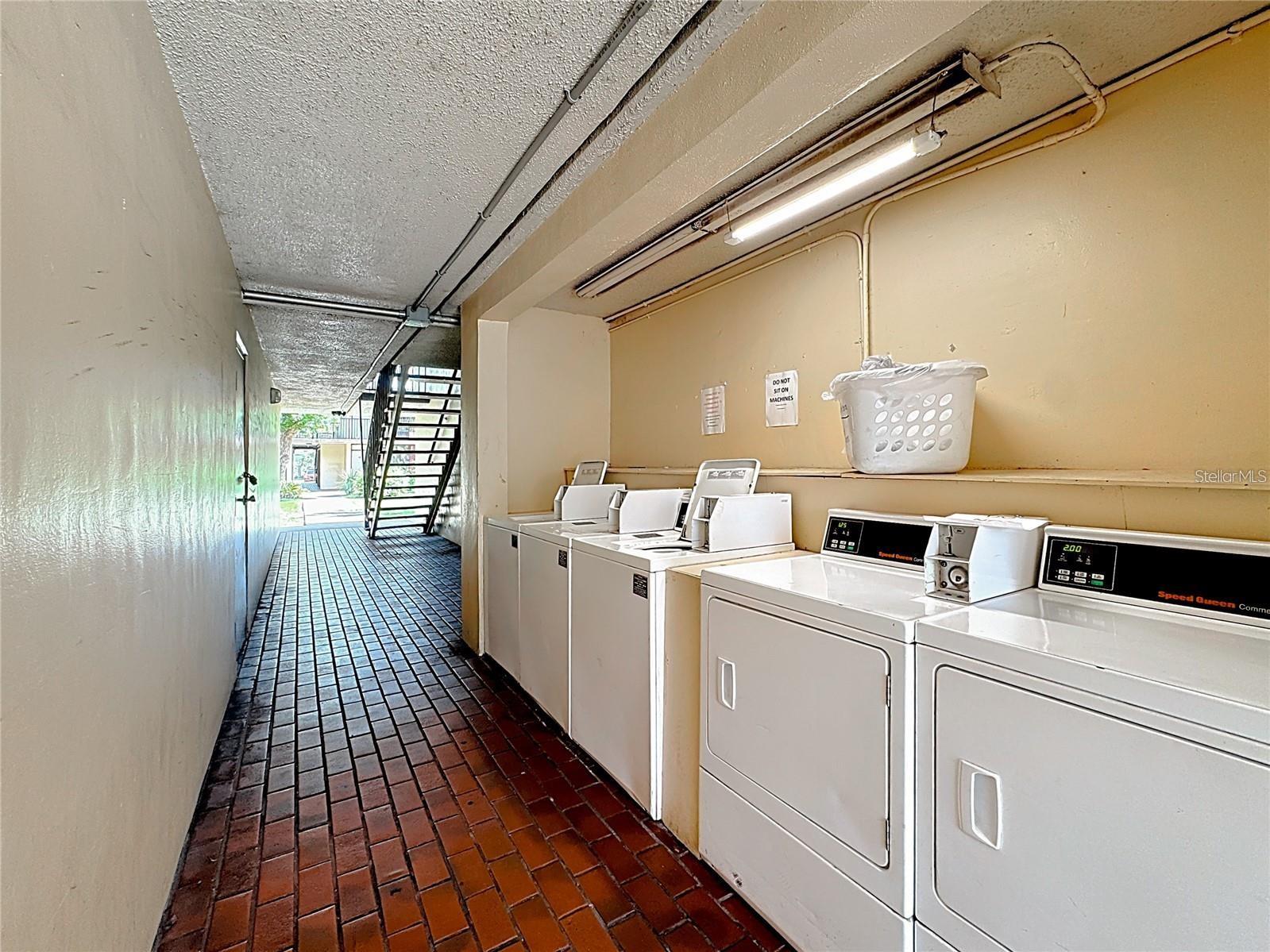 SANDLAKE COURTYARDS CONDO 5901/3515 - Residential