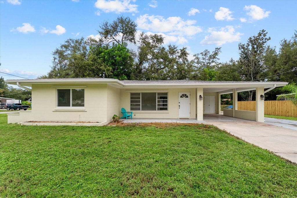 Photo of 4986 Buchanan Place, Sarasota, FL 34231 (MLS # A4706279)