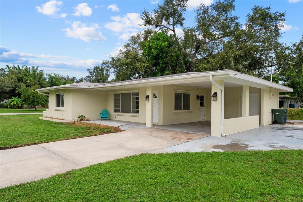 Photo of 4986 Buchanan Place, Sarasota, FL 34231 (MLS # A4706279)