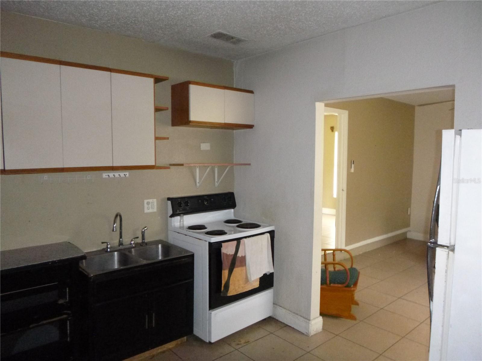 MONTEREY SUB - Residential Lease