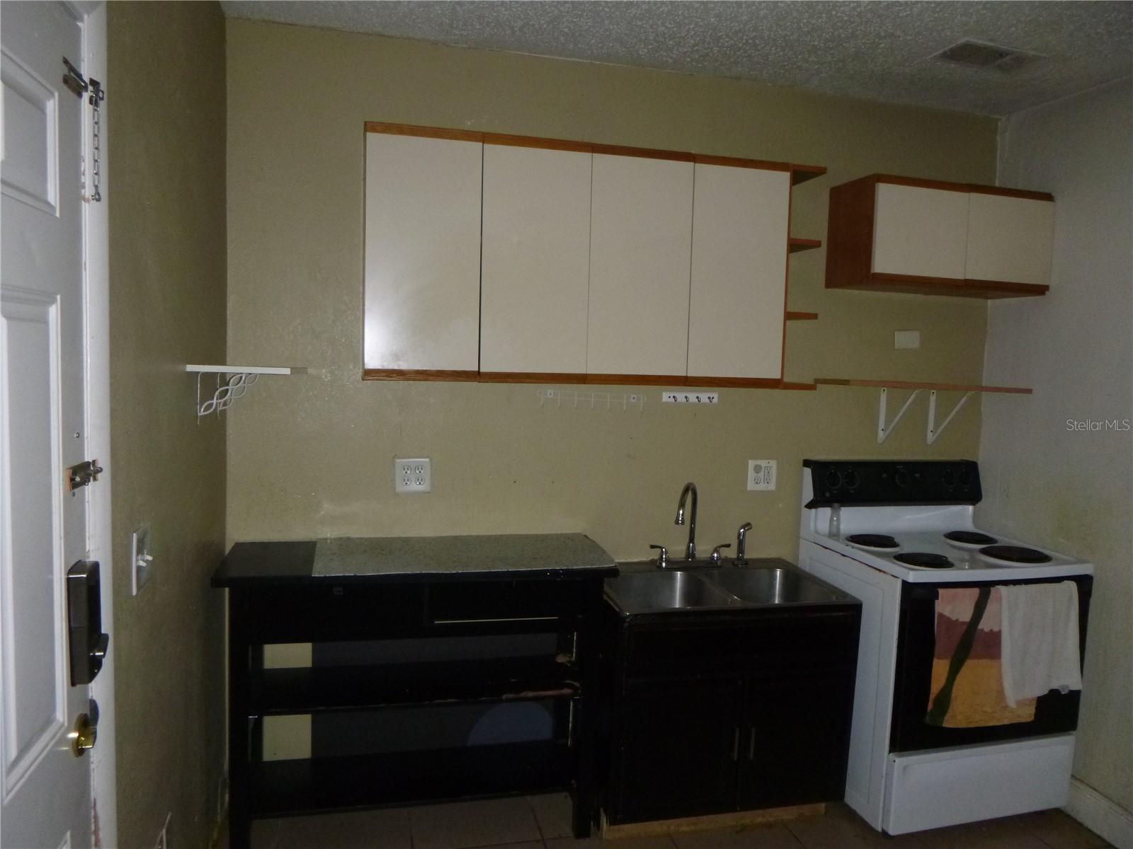 MONTEREY SUB - Residential Lease