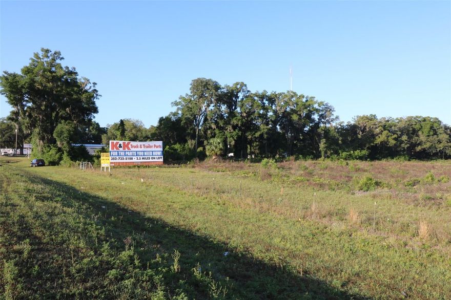 19 ACRES AT THE BUSINESS GATEWAY TO OCALA, JUST SOUTH OF MILLER MARINE, P&S ROAD SERVICE AND ACROSS US 441/301 FROM  HARLEY DAVIDSON DEALERSHIP. PROPERTY HAS A COMMERCIAL COMPRENSHIVE PLAN DESIGNATION. 365' ON HWY 301. 3/2 FARM HOUSE INCLUDED.