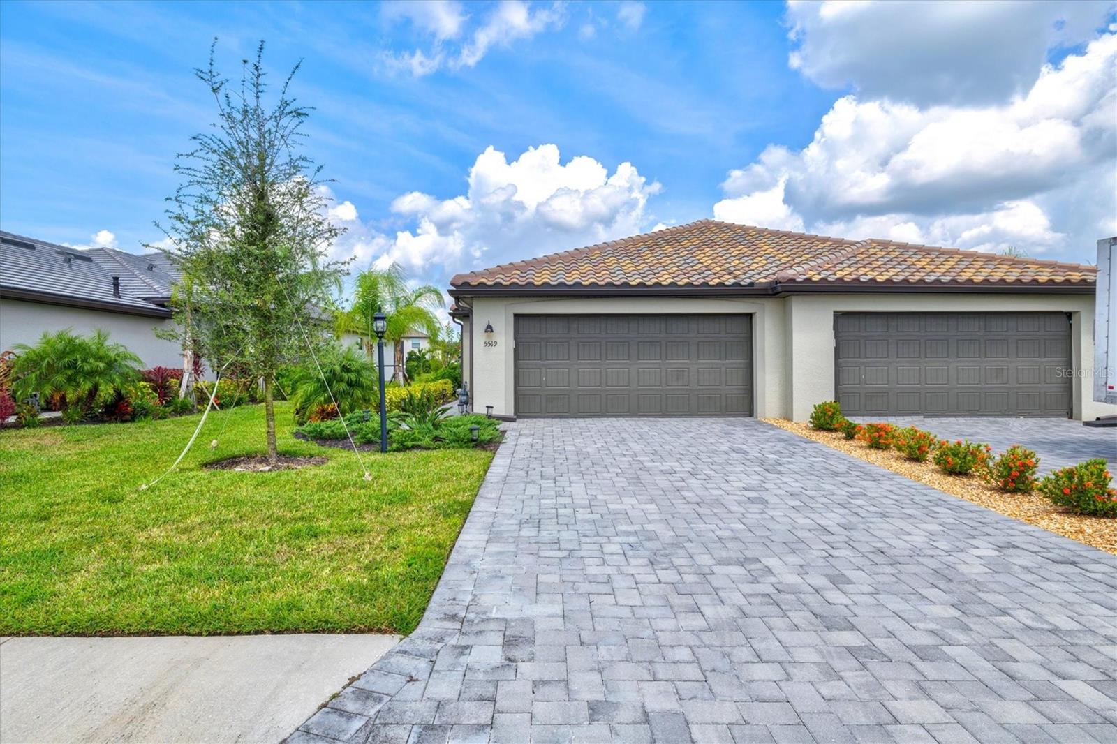 Unfurnished 2BR + Den villa in desirable Lorraine Lakes at Lakewood Ranch. Open concept floor plan with screened lanai overlooking lake. Primary suite fits King bed, includes walk-in closet & ensuite bath w/ walk-in shower. Guest BR fits Queen bed or 2 twins. Den/flex room ideal for office or guest space. Kitchen features stainless appliances, island w/ bar seating & ample cabinet space. Full laundry room & 2-car garage. Resort-style amenities available to tenants: multiple heated pools, lap pool, spa, sauna, splash pad, playground, tennis, pickleball, basketball (indoor/outdoor), Tiki bar, restaurant, gym, & more. Pet-friendly w/ owner approval & fee.