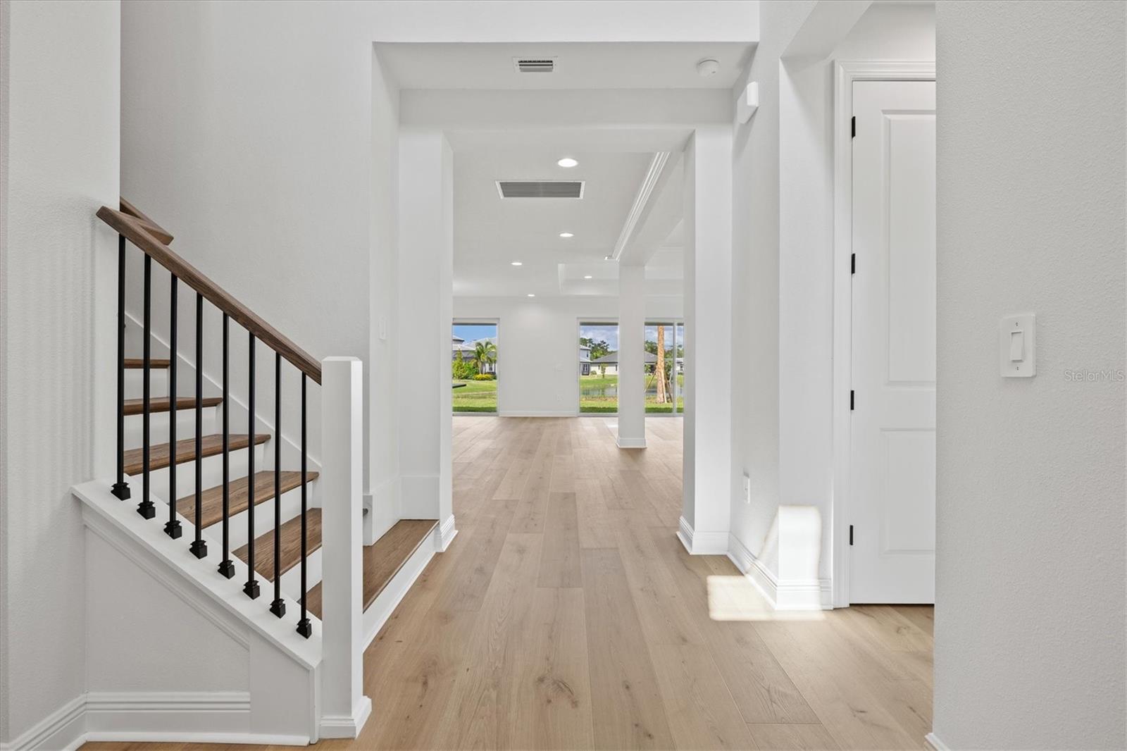 1669 LUGANO CIRCLE