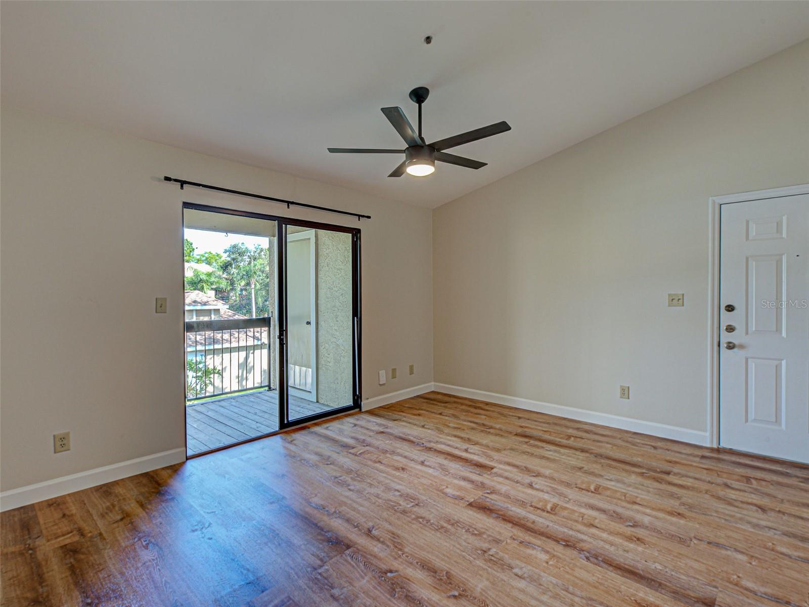 VINTAGE GRAND - Residential Lease