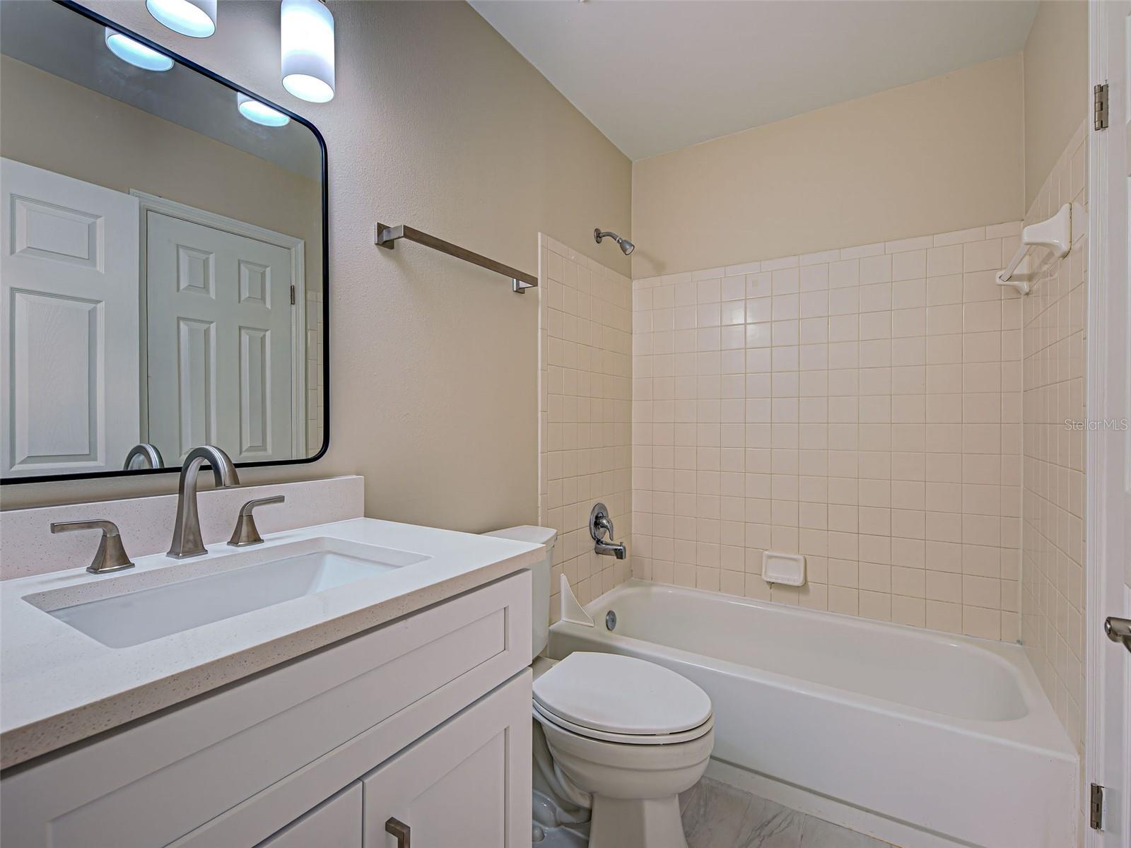 VINTAGE GRAND - Residential Lease