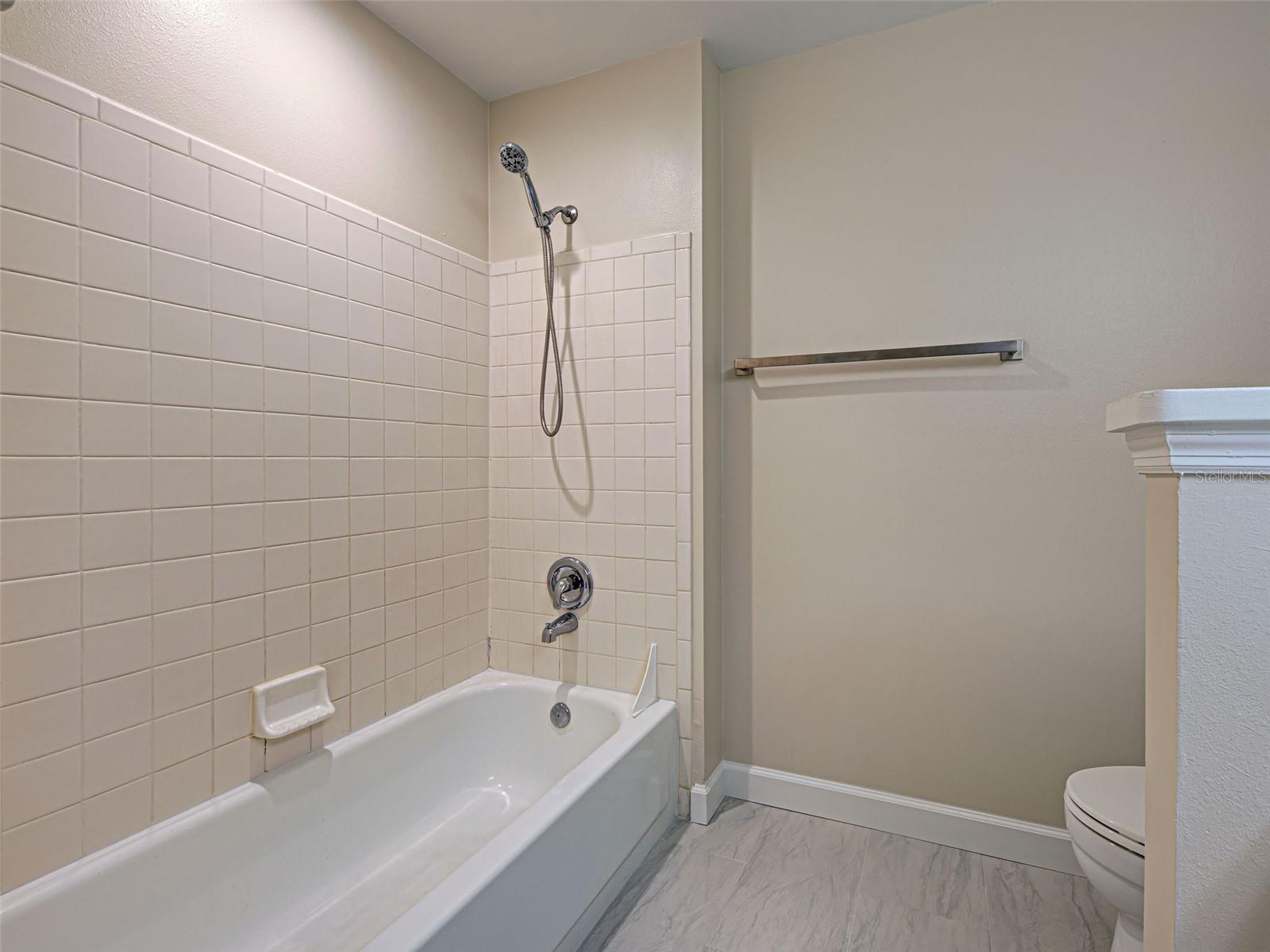 VINTAGE GRAND - Residential Lease