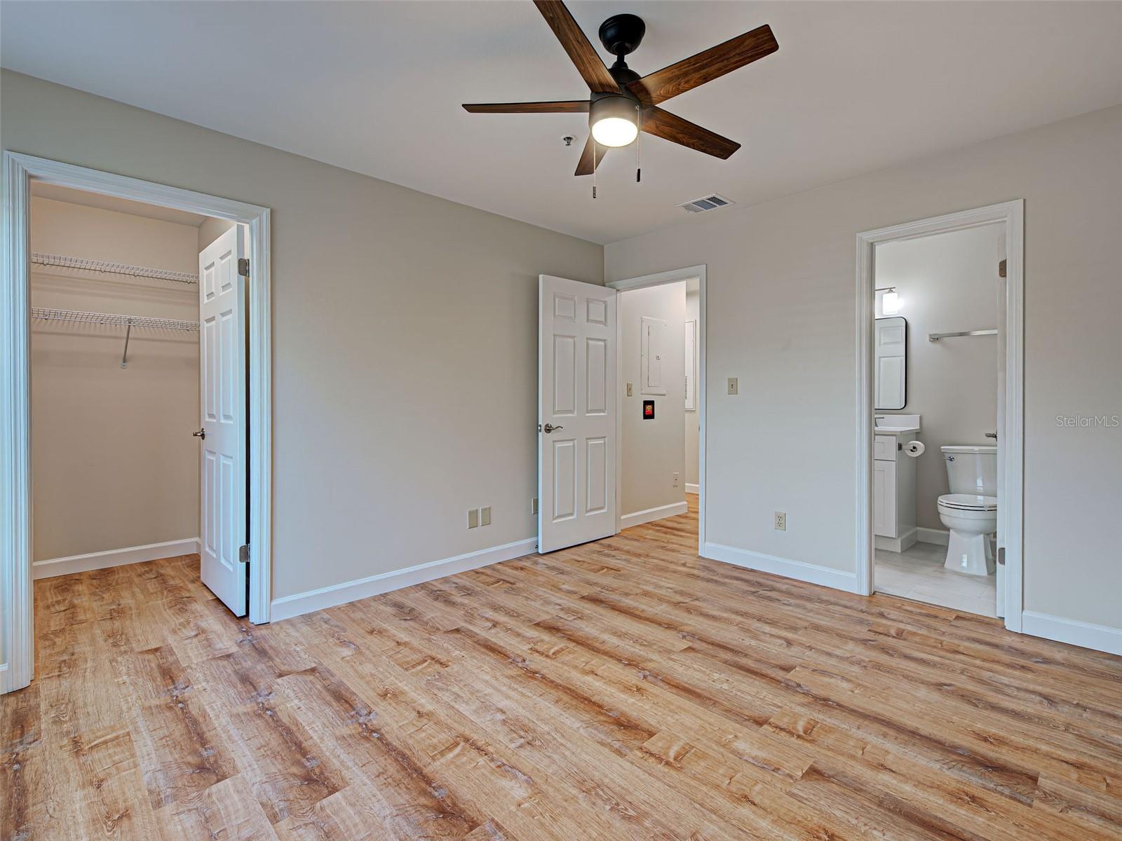 VINTAGE GRAND - Residential Lease