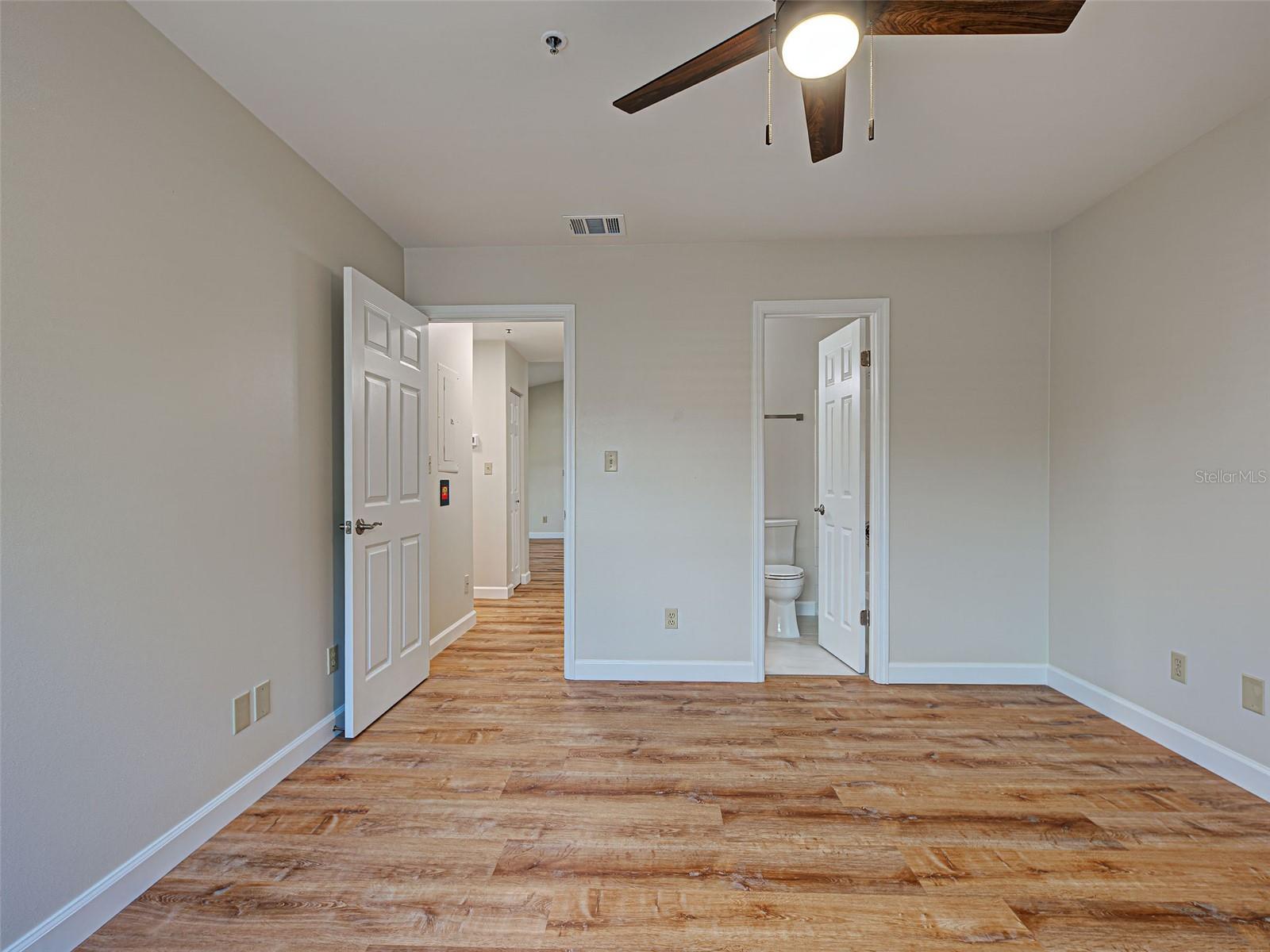 VINTAGE GRAND - Residential Lease