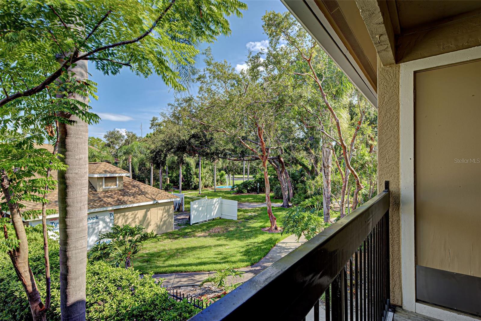 VINTAGE GRAND - Residential Lease