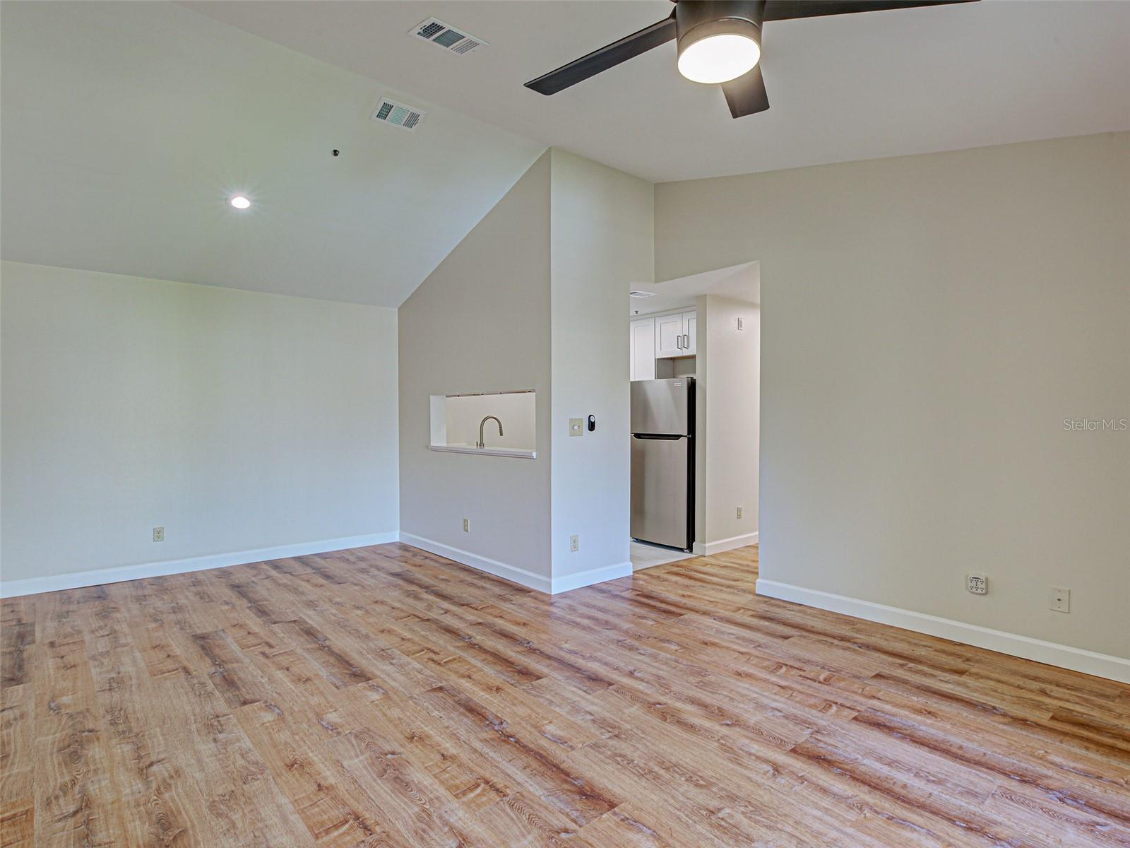 VINTAGE GRAND - Residential Lease