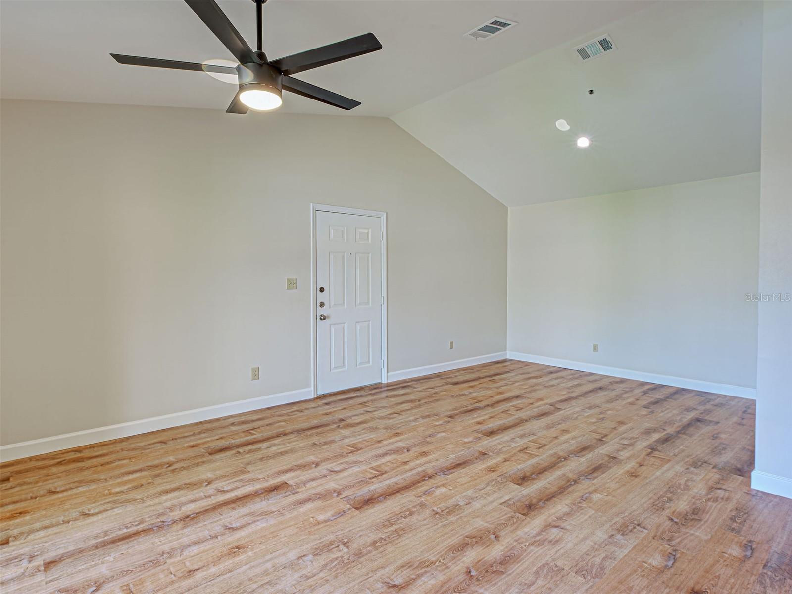 VINTAGE GRAND - Residential Lease