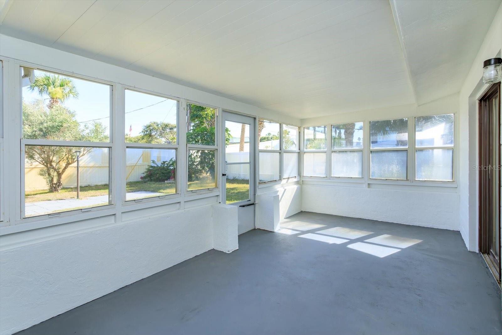 EMERALD ISLE UNIT 01 - Residential