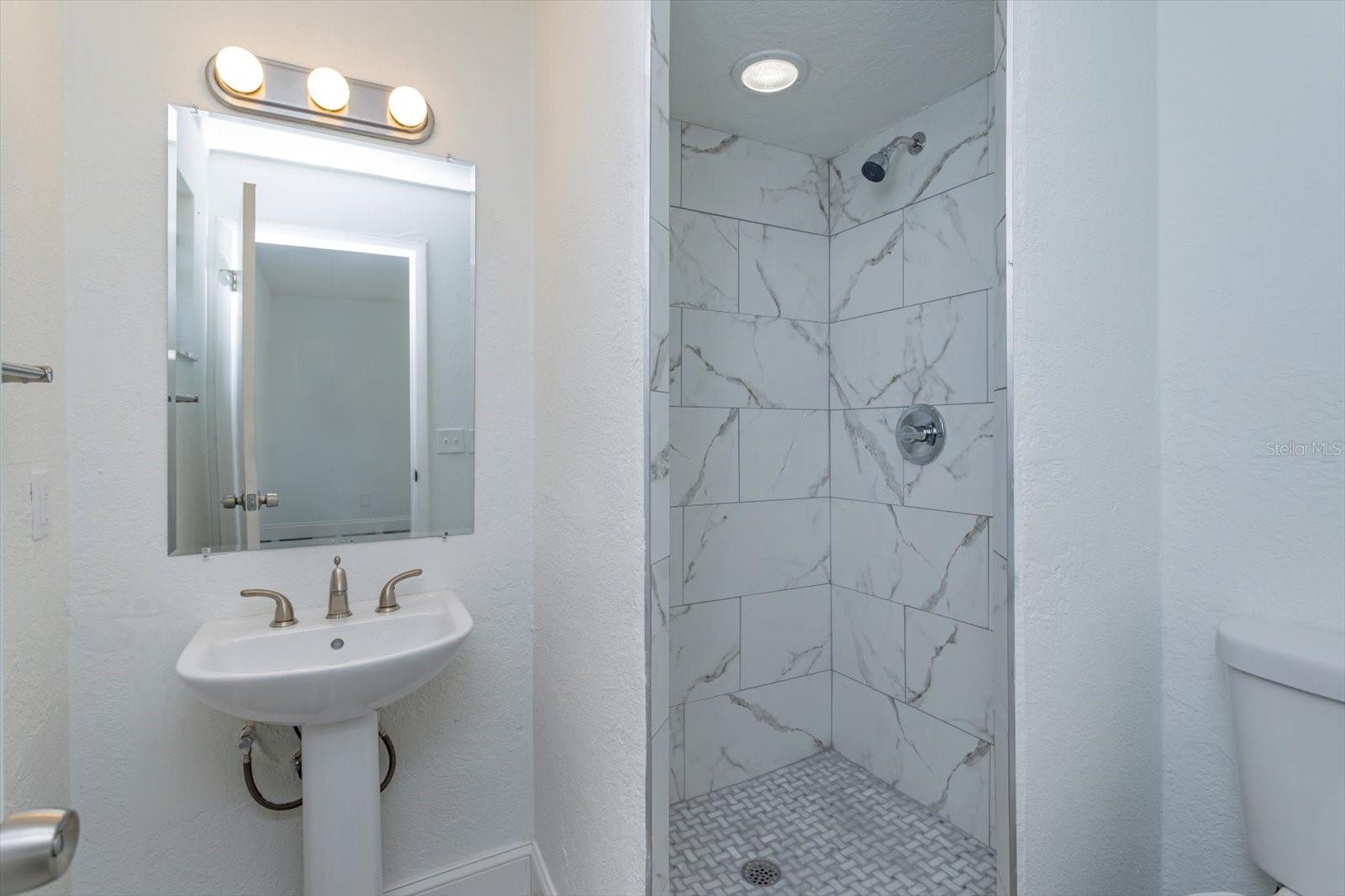 EMERALD ISLE UNIT 01 - Residential