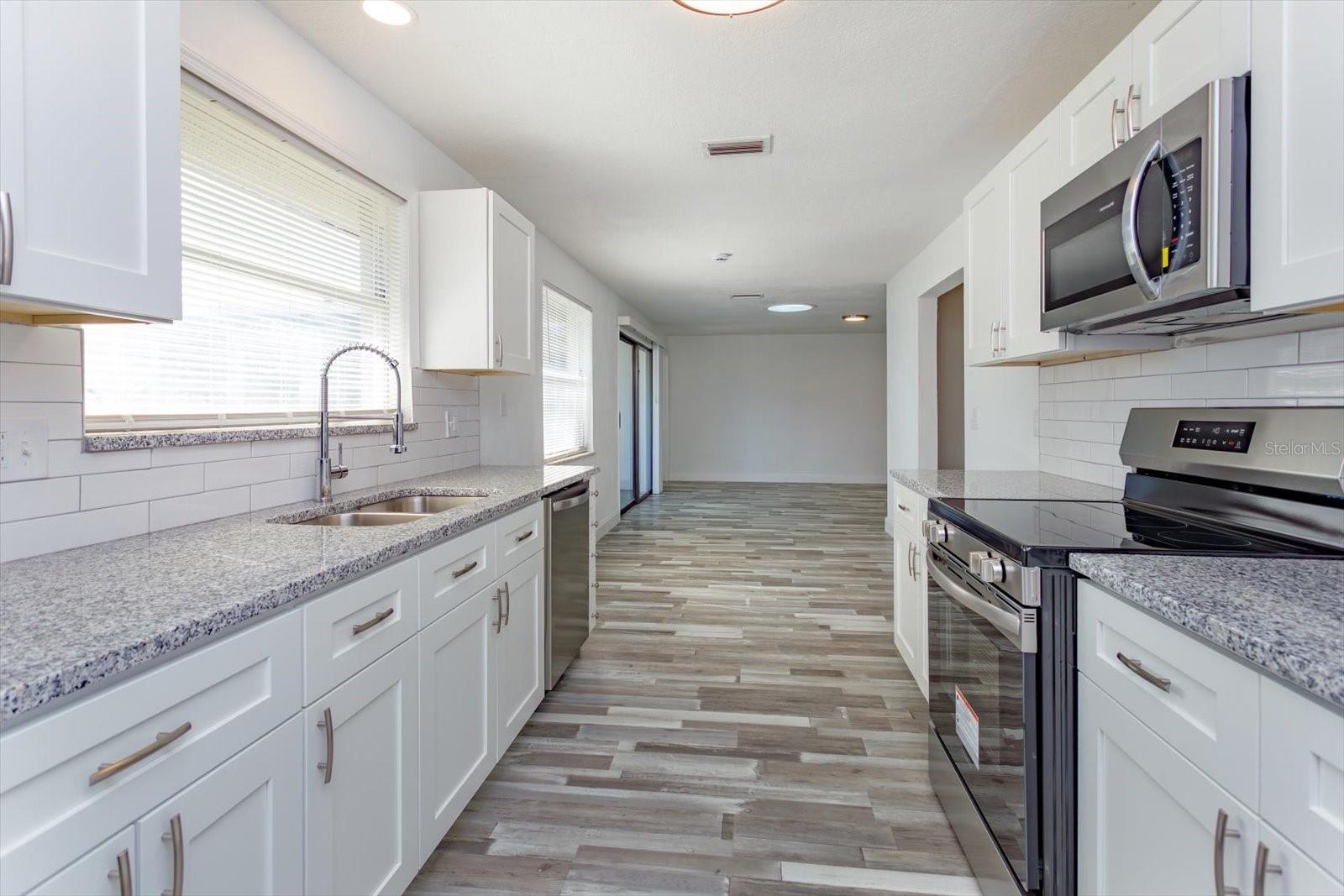 EMERALD ISLE UNIT 01 - Residential