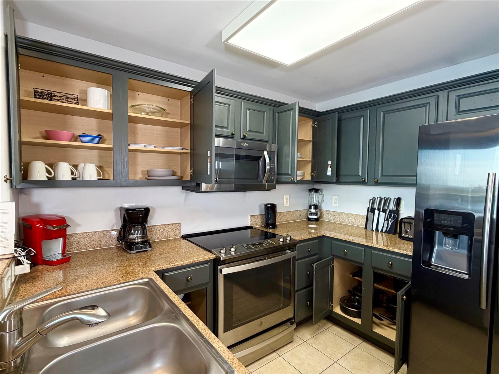 BLUE HERON BEACH RESIDENCE TOWER I - Residential