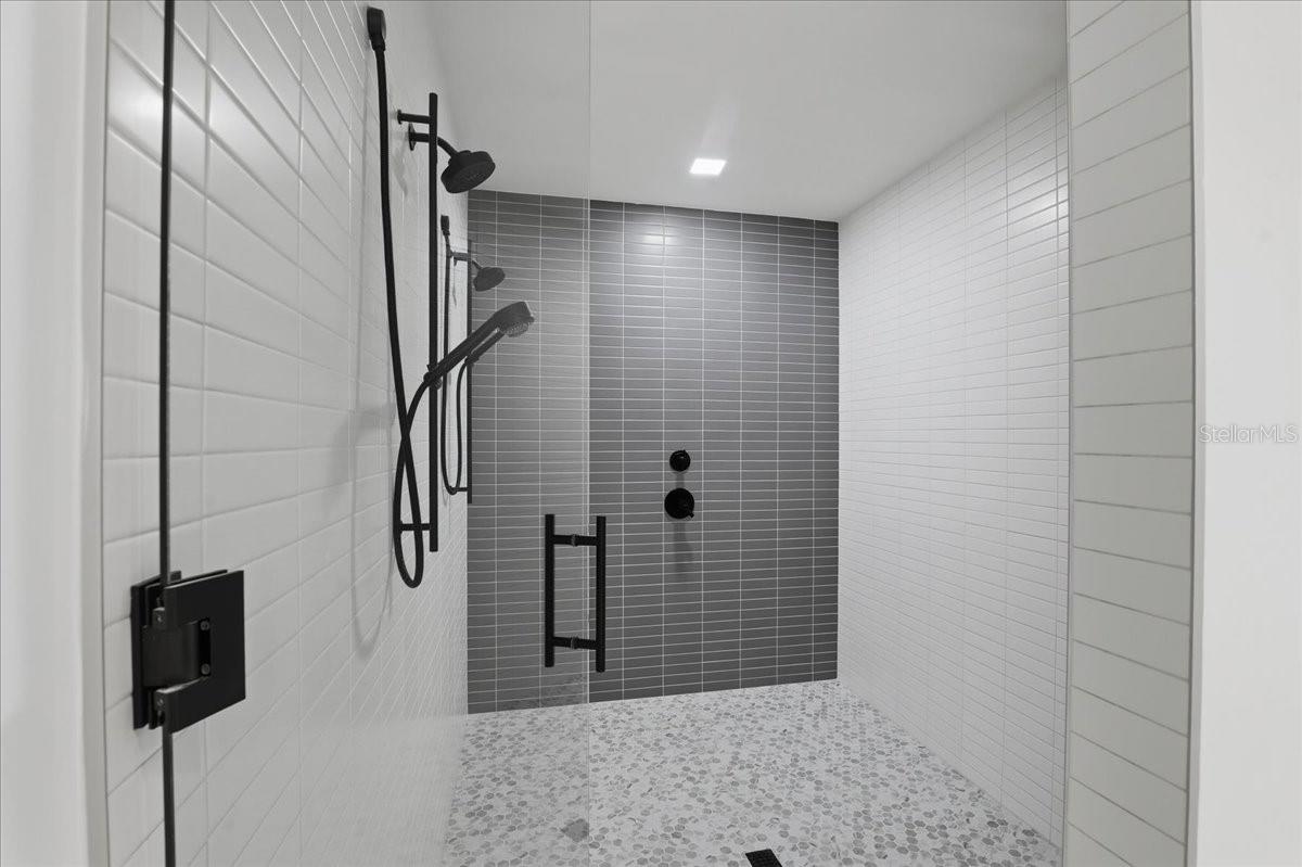 REFLECTION CONDO - Residential