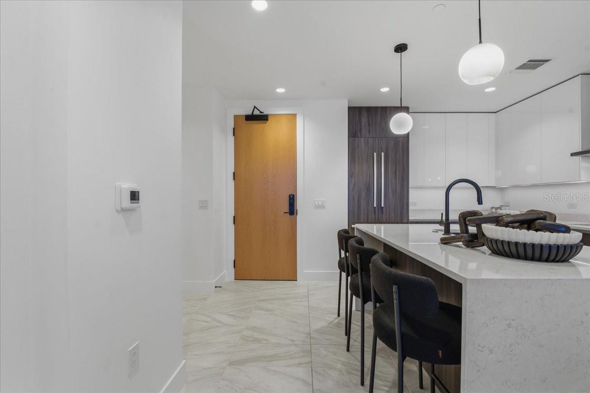 REFLECTION CONDO - Residential