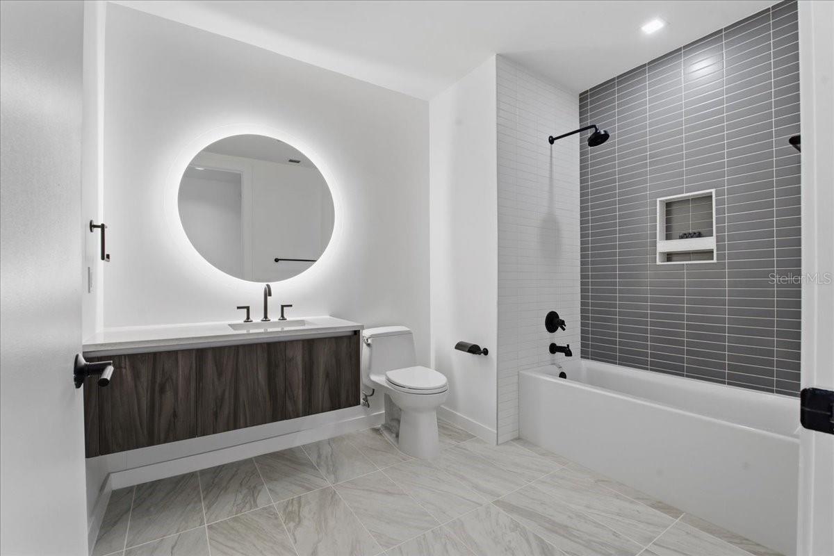 REFLECTION CONDO - Residential