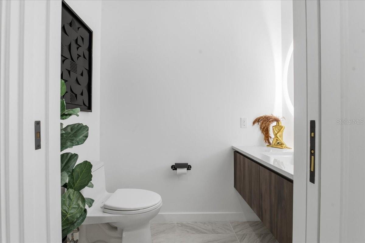 REFLECTION CONDO - Residential