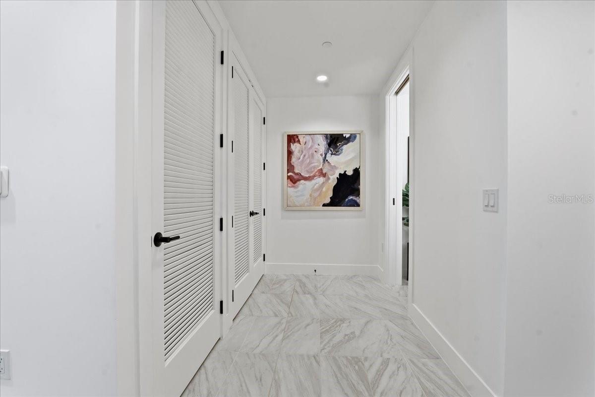 REFLECTION CONDO - Residential