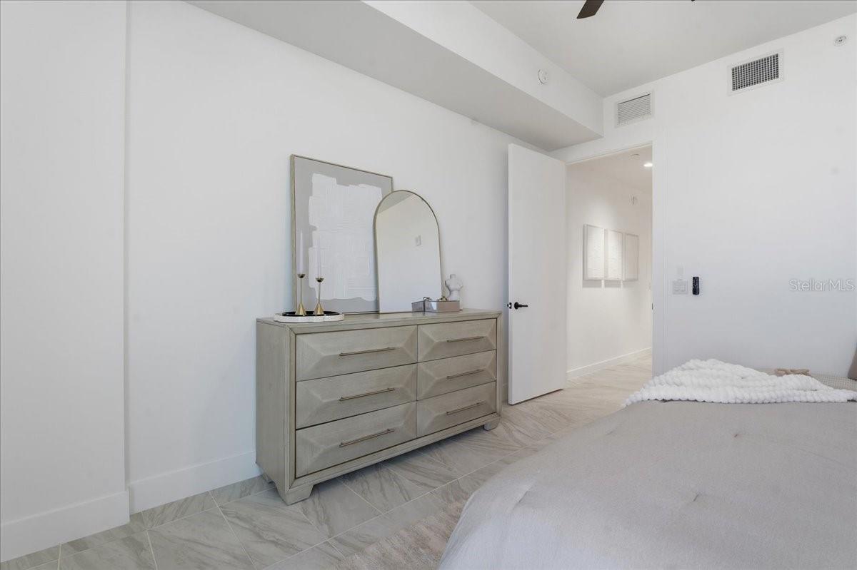 REFLECTION CONDO - Residential