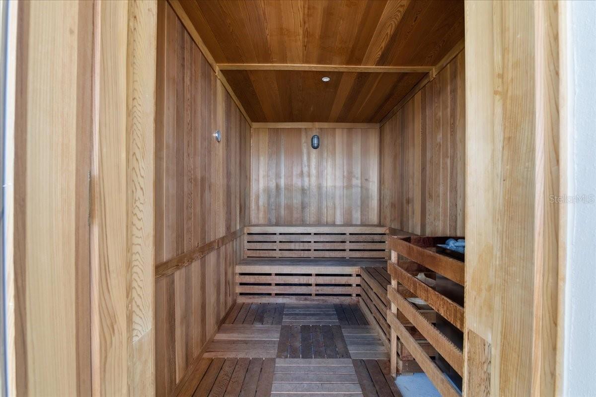 REFLECTION CONDO - Residential