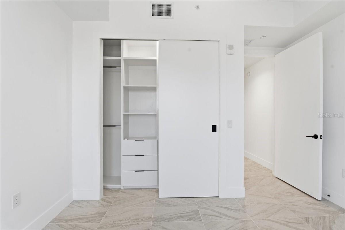 REFLECTION CONDO - Residential