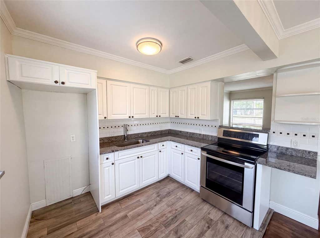 Photo of 6129 5th Avenue N, St Petersburg, FL 33710 (MLS # O6426090)