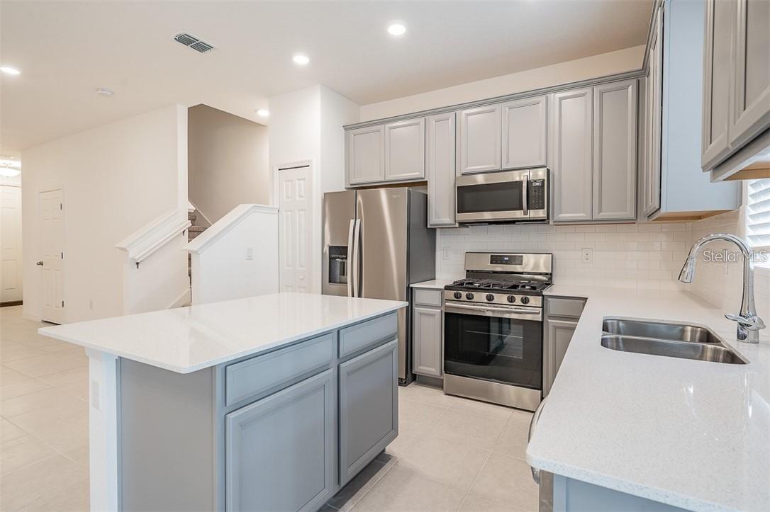 FISHHAWK RANCH WEST TWNHMS - Residential