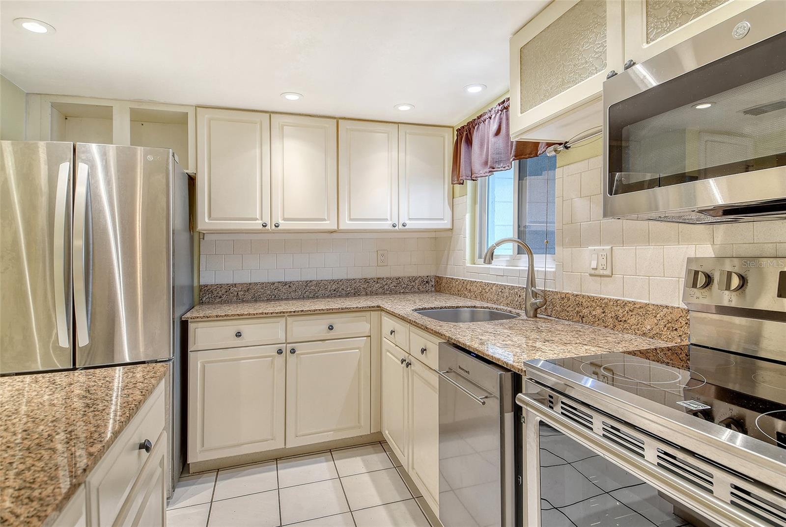 THE FOURTH BAYSHORE - Residential