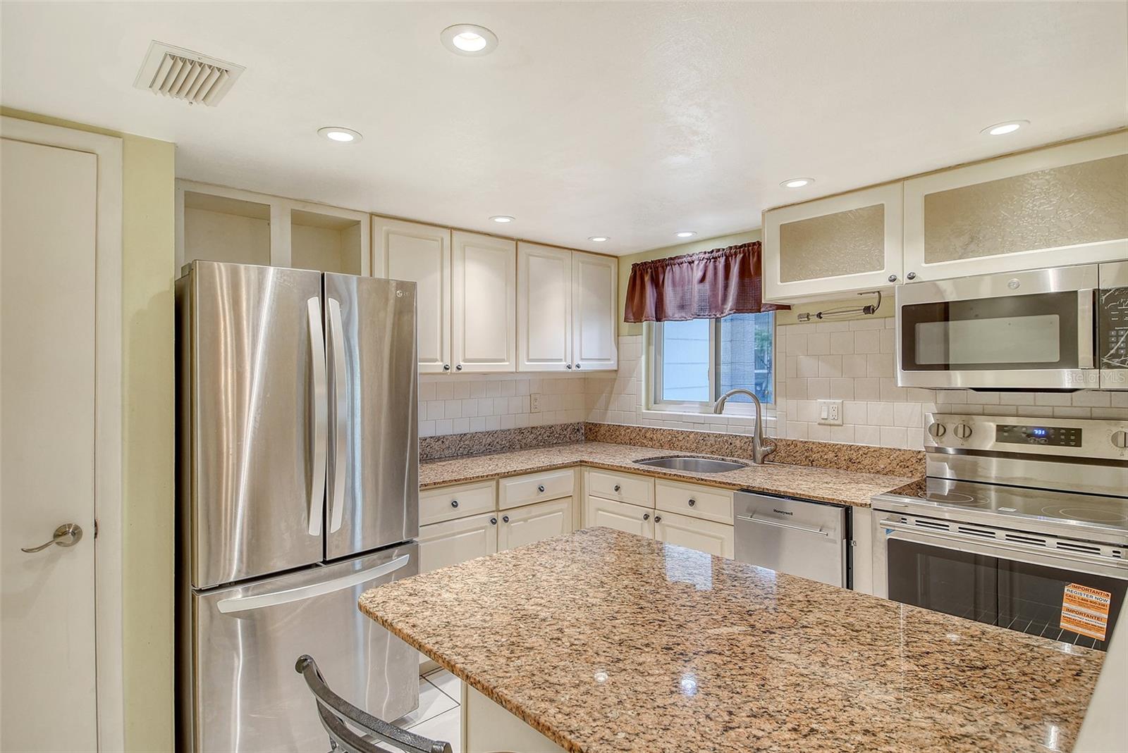 THE FOURTH BAYSHORE - Residential