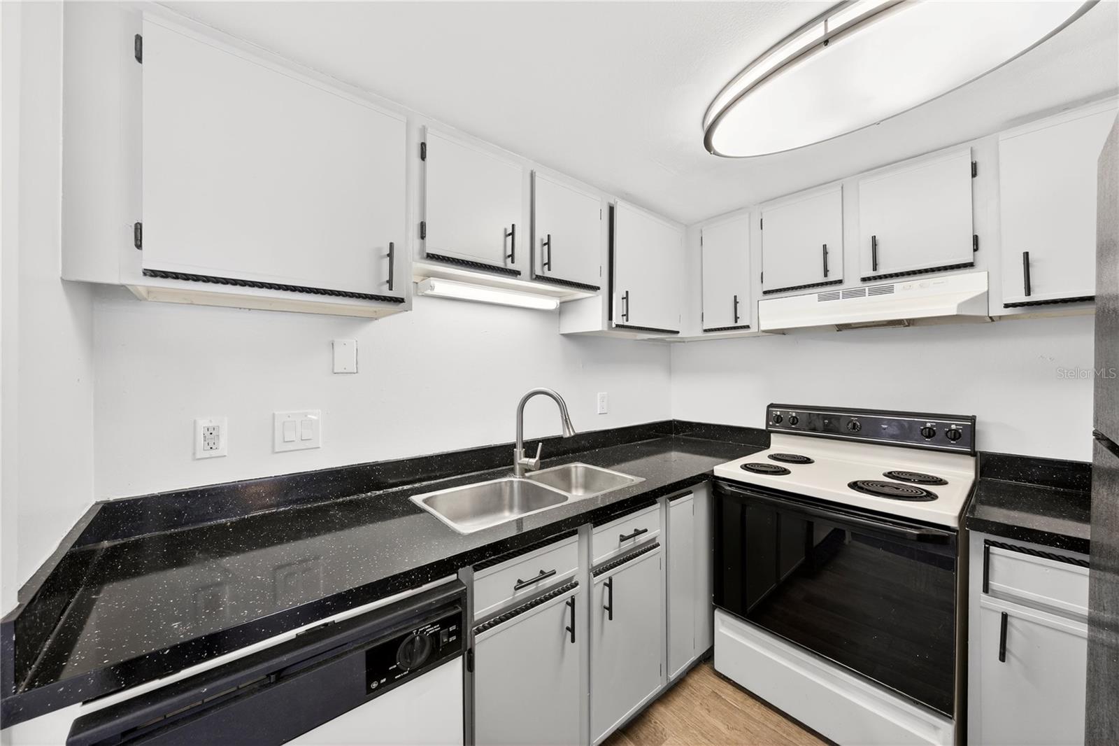 AVALON CONDO - Residential