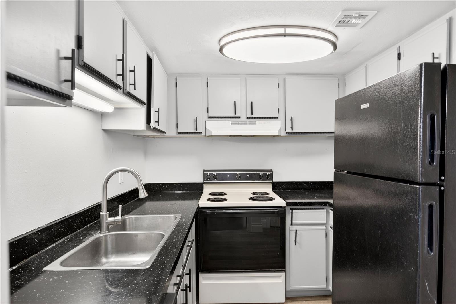 AVALON CONDO - Residential