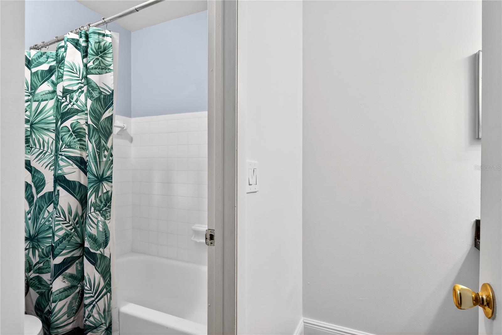 AVALON CONDO - Residential