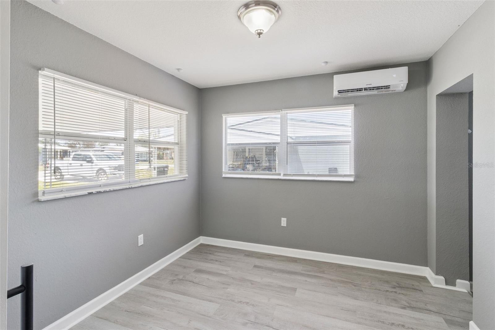 SUN RAY HOMES 01 - Residential