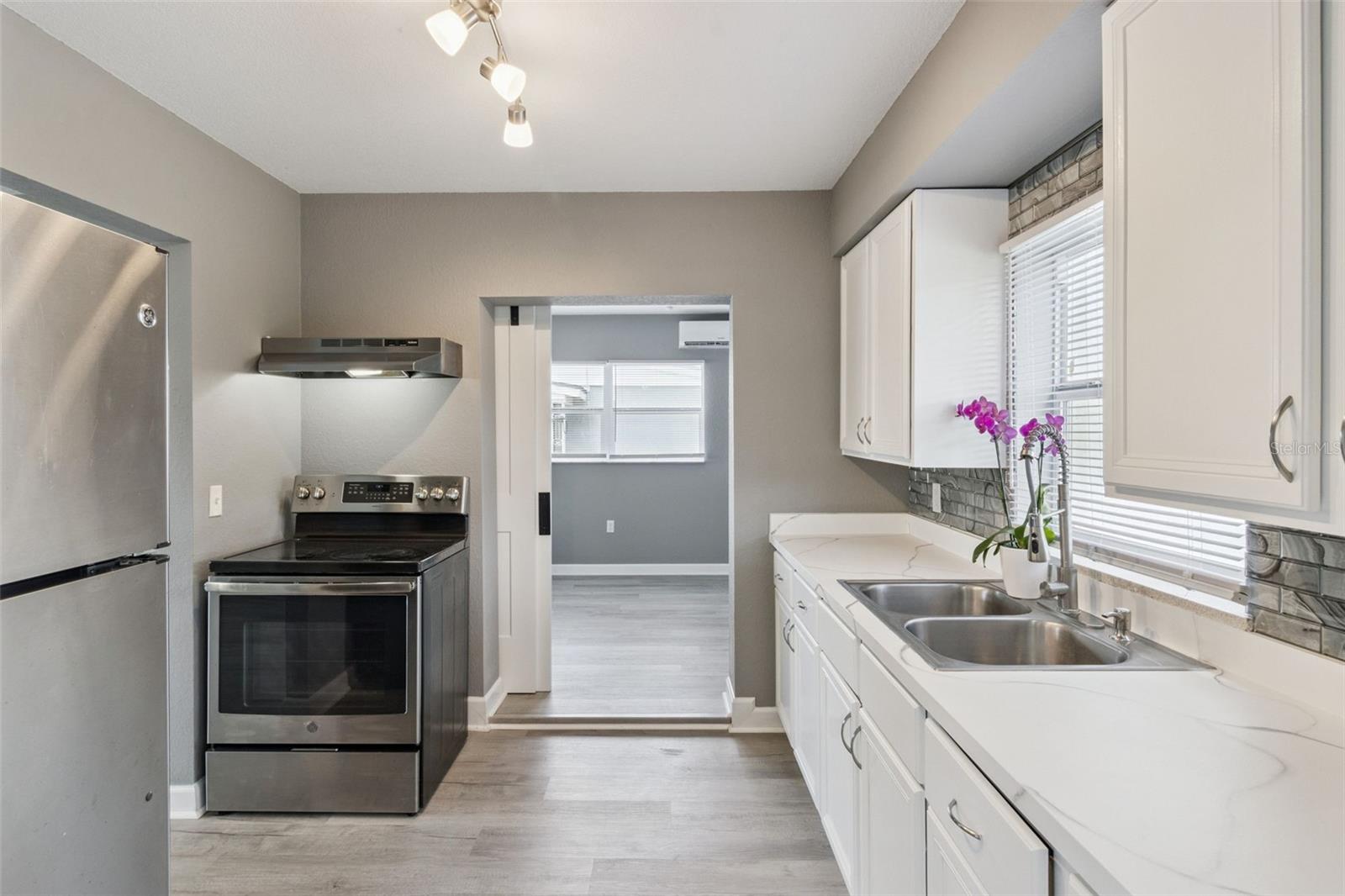 SUN RAY HOMES 01 - Residential