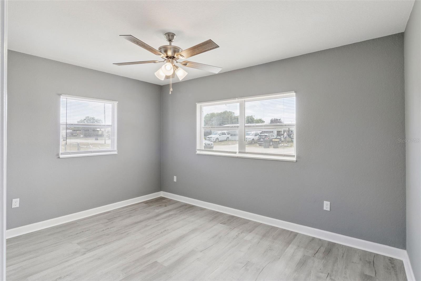 SUN RAY HOMES 01 - Residential