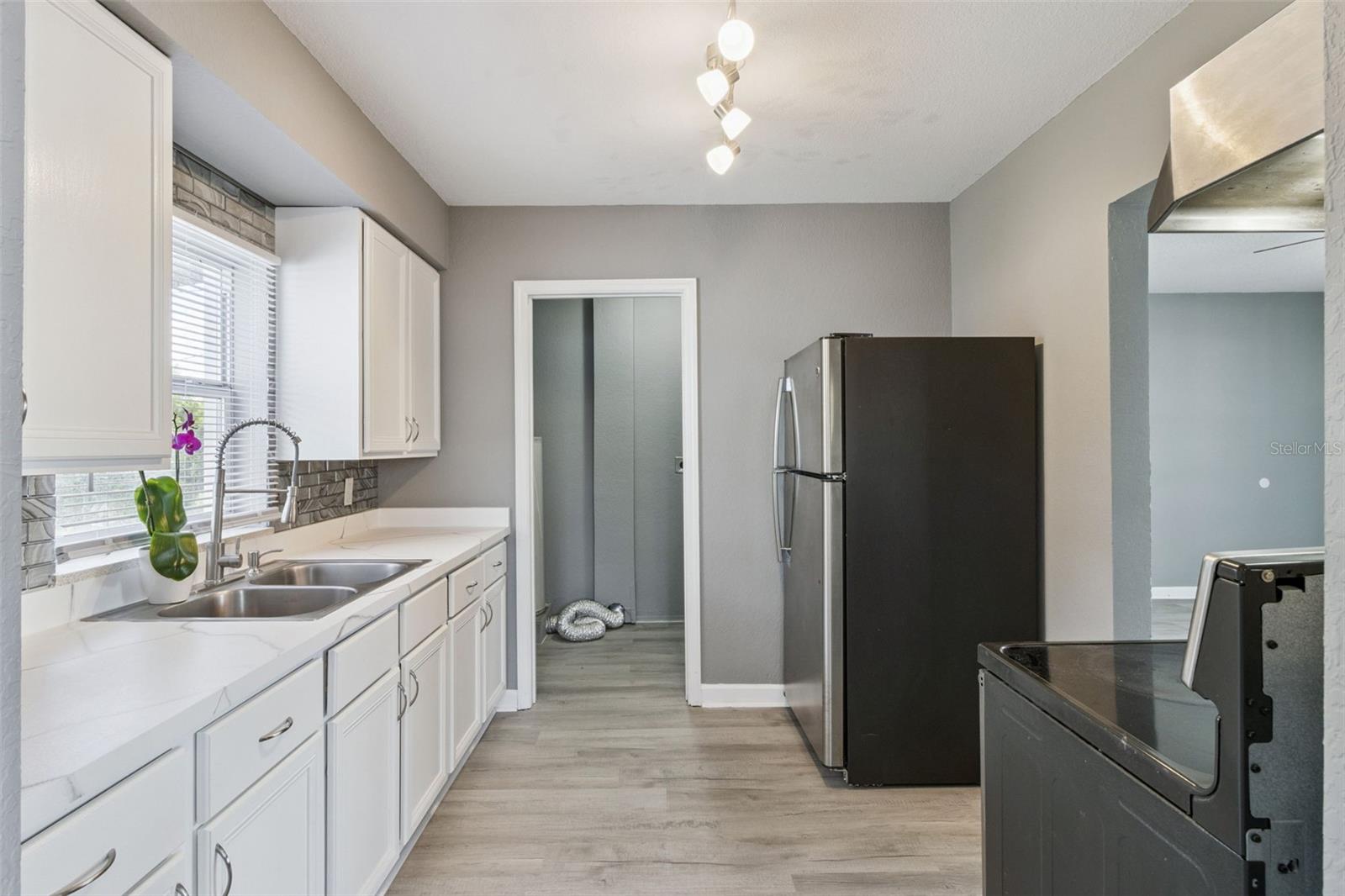 SUN RAY HOMES 01 - Residential